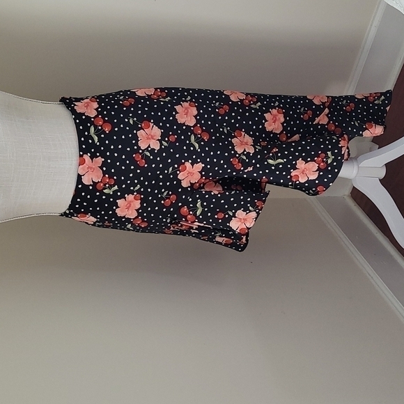 NWT FOREVER 21 Satin Floral Print skirt *NEW* - Picture 3 of 6